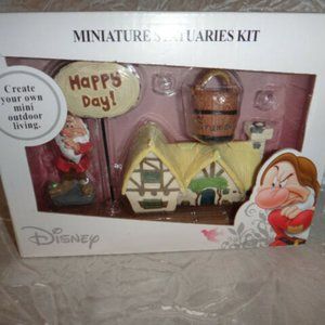 Grumpy -Snow White - (Disney) Miniature Garden Set